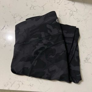 Lululemon Invigorate 28” Inseam Pants in Camo in size 6!